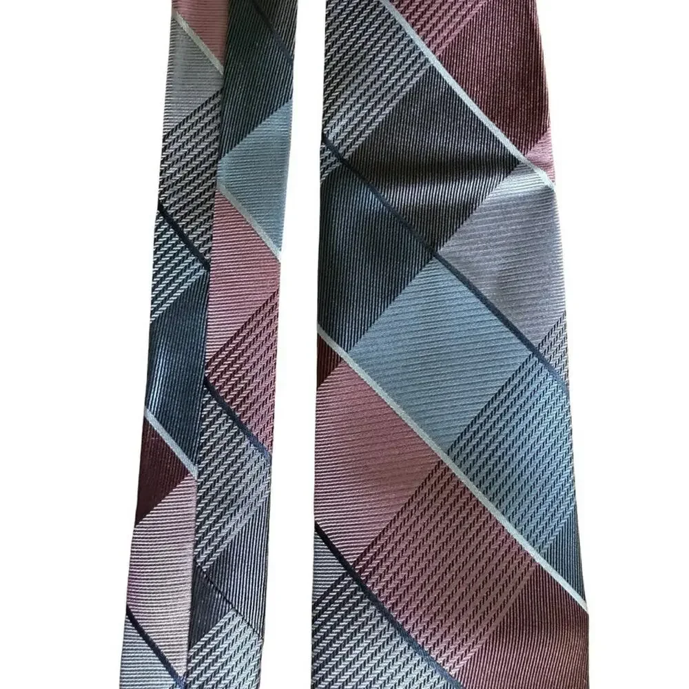 Kenneth Cole Reaction Mens 100% Silk Plaid Neck Tie Necktie 60